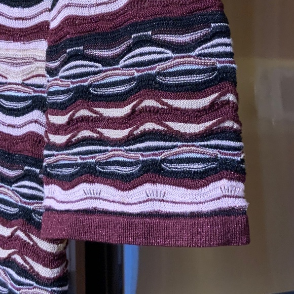 White House Black Market. - Bold Chevron Striped 3/4 sleeve Tunic - Picture 6 of 7